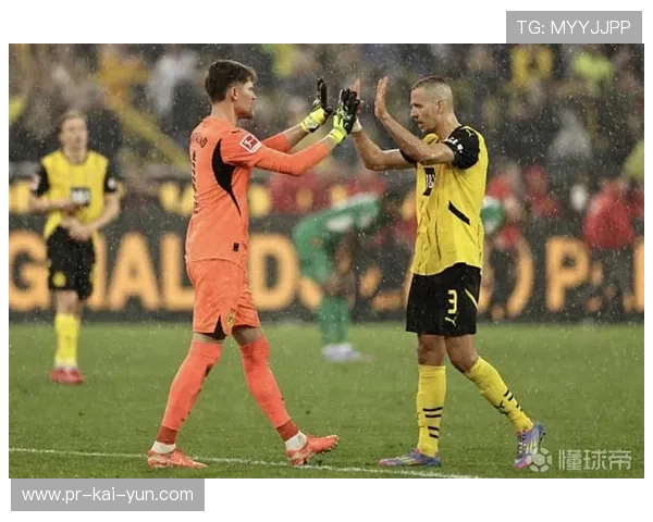 德甲多特快速换位：对手后防被撕开缺口