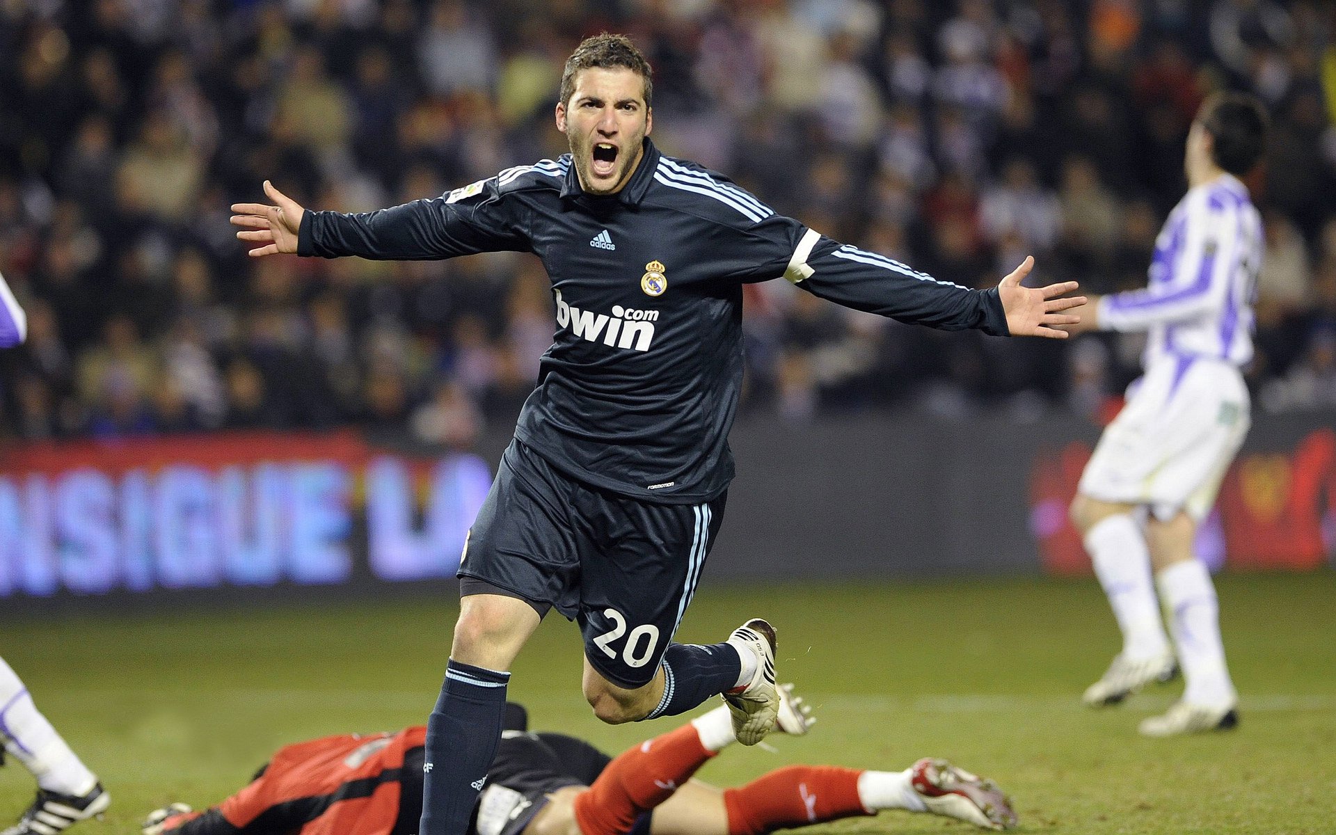 开云体育app-中超重启时间敲定八队主场变更引热议，2021中超恢复主客场